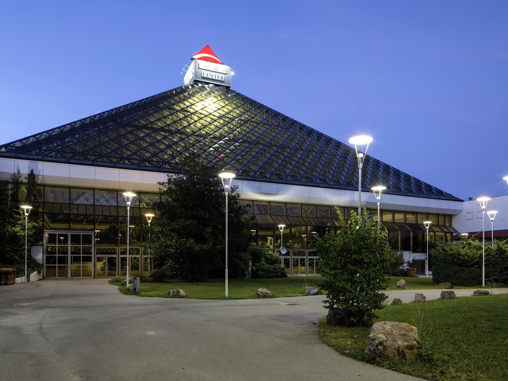 Eventhotel Pyramide Vösendorf Esterno foto